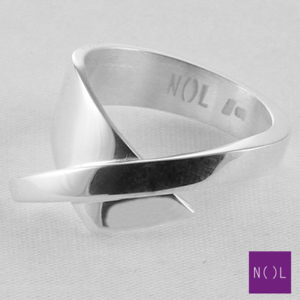 AG04127.10 NOL Zilveren ring