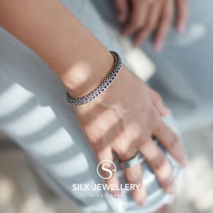 164 Silk armband