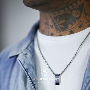 181 Silk collier met hanger