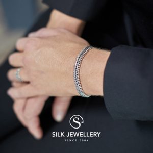 235 Silk armband