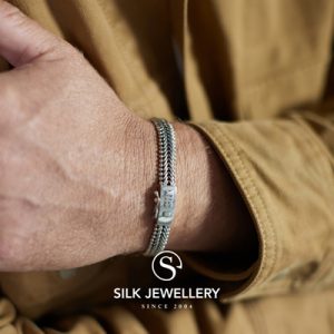 235 Silk armband