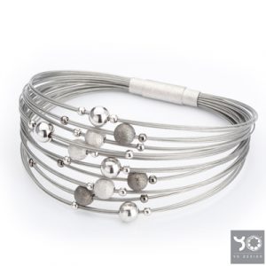 T0889 Rain Black Yo Design Armband