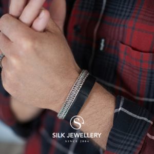 738 Silk armband