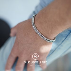 743 Silk armband