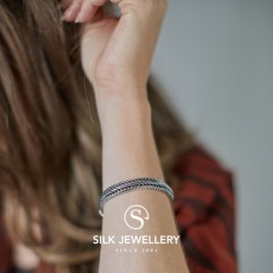 743 Silk armband